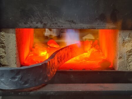 Symbolbild Bau und Sanierung mit Werkzeugen